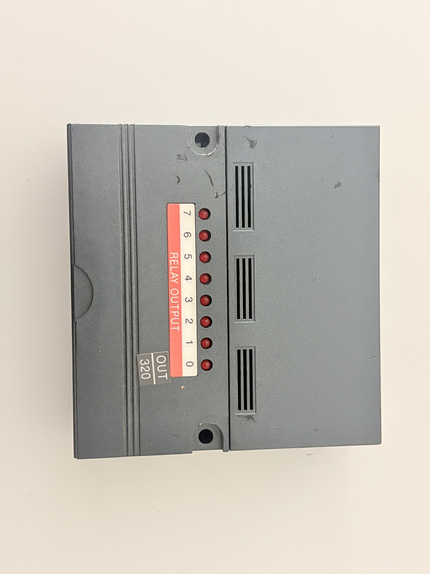 IDEC Izumi PFJ-T081U FA-1J 8-Point Relay Output Module