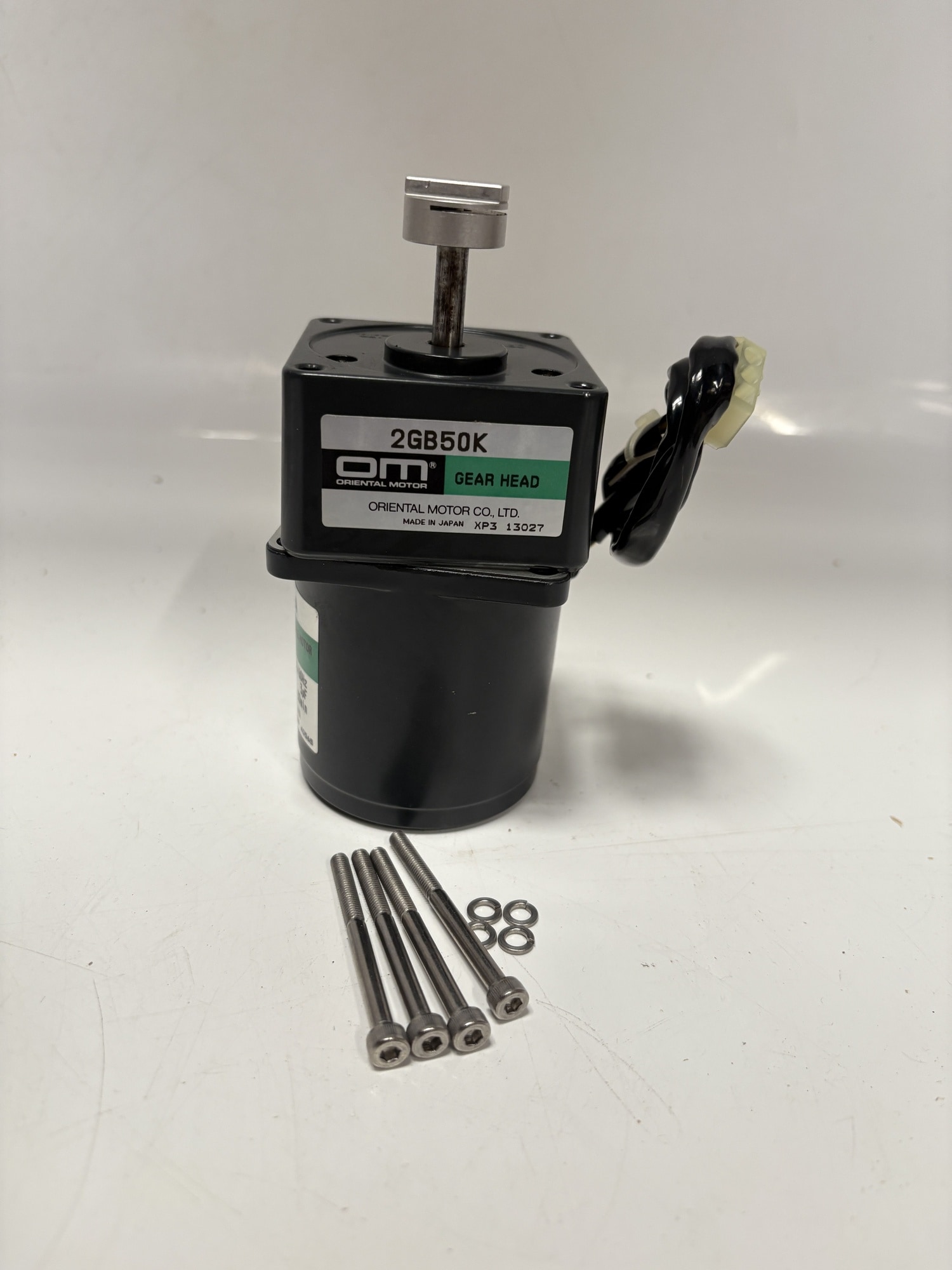 Oriental Motor 2RJ4GB-A reversible motor with 2GB50K gearhead