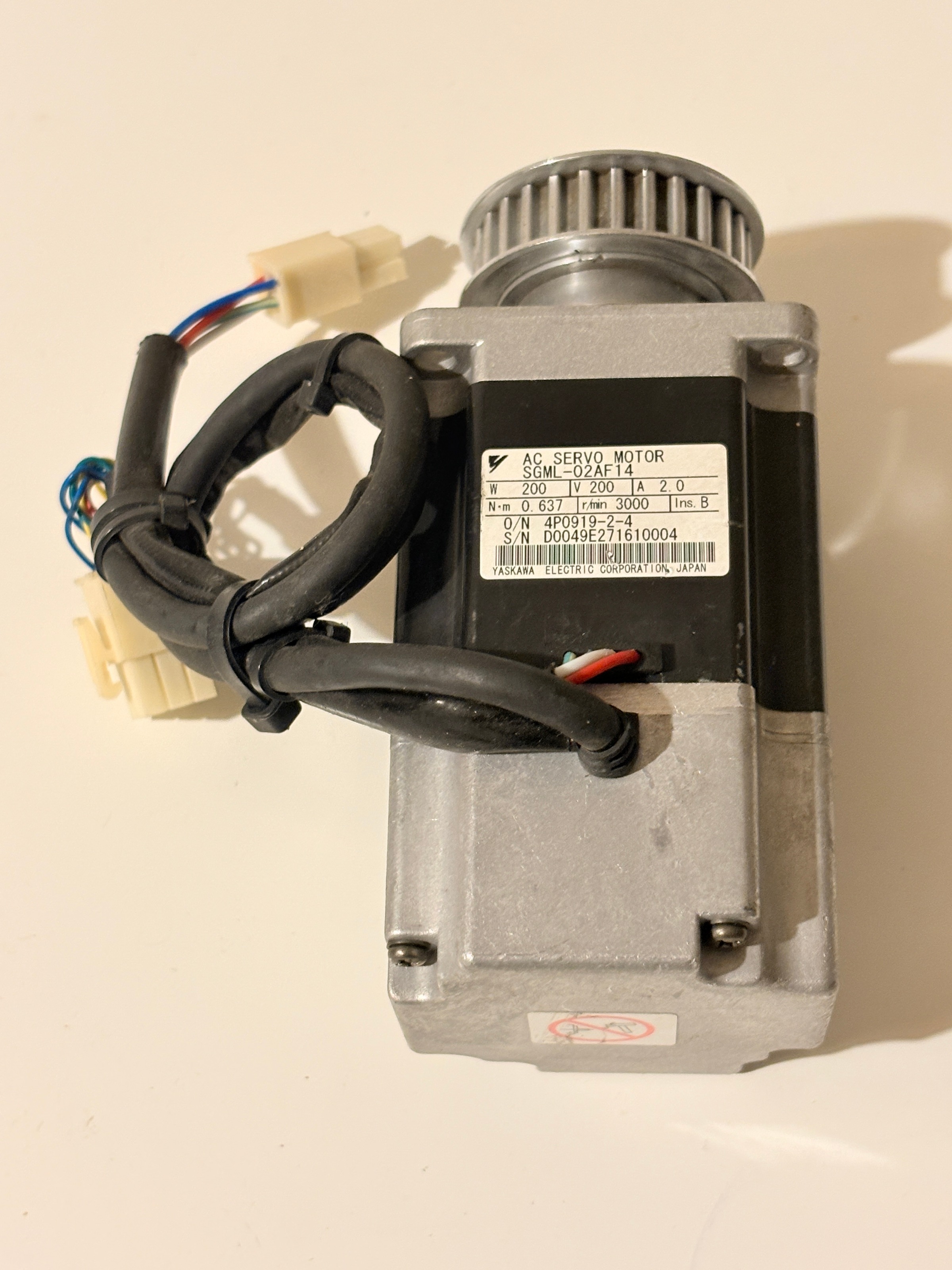 Yaskawa SGML-02AF14 200W 200V AC Servo Motor