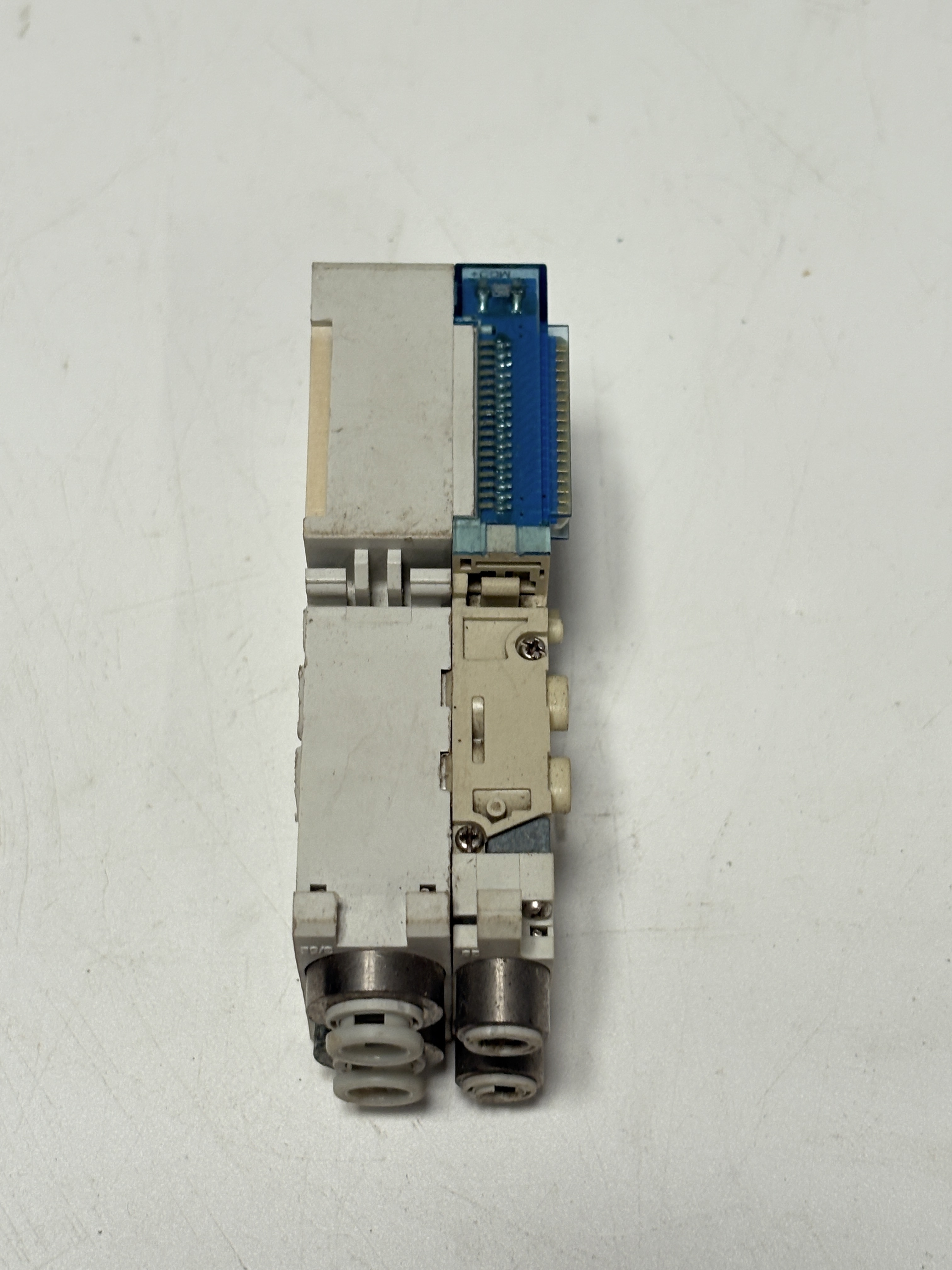 SMC SJ3260T-6GZ-C4-X32 4-Port Plug-In Solenoid Valve
