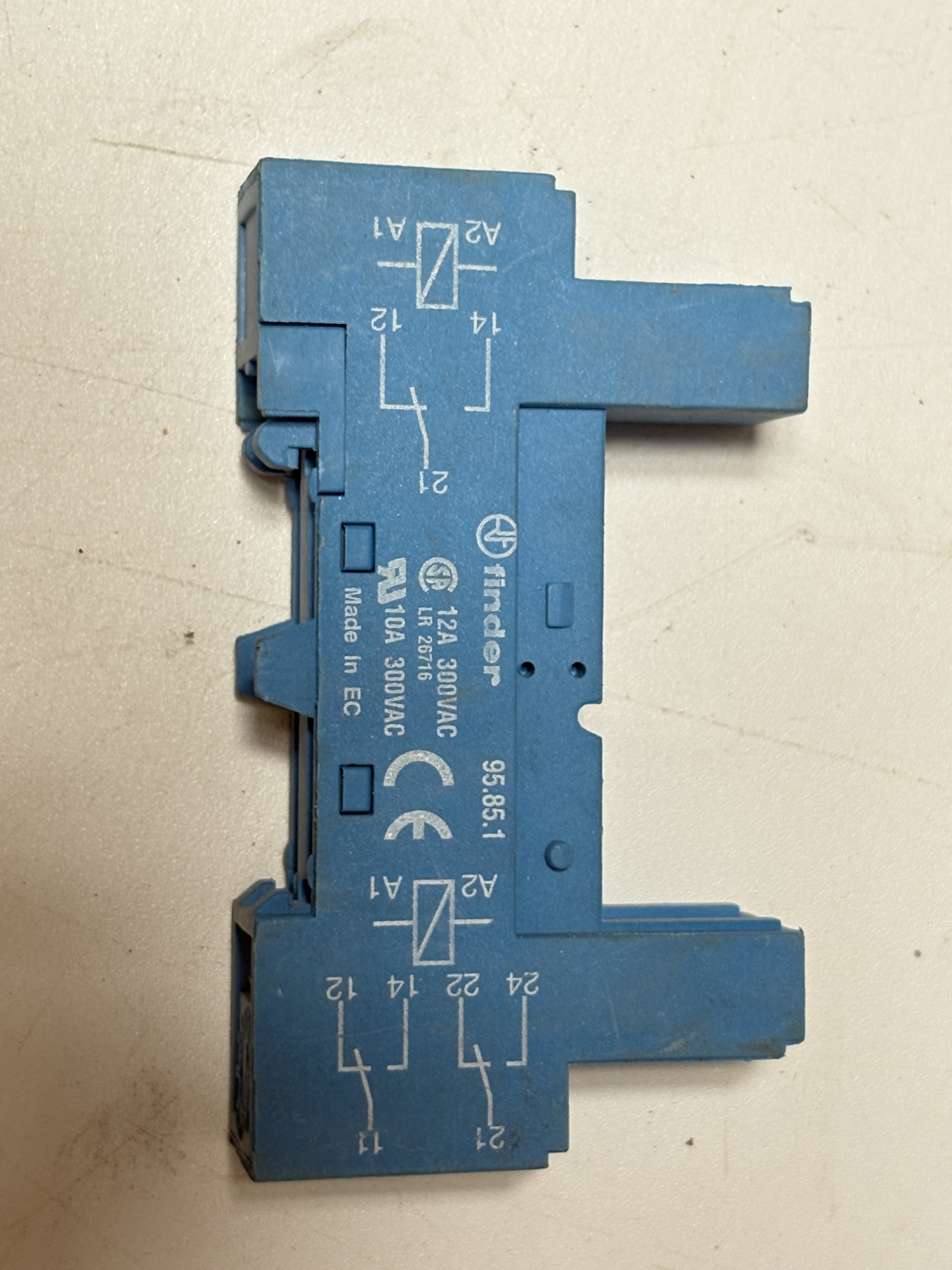 Finder 95.95.1 8-Pin Relay Socket