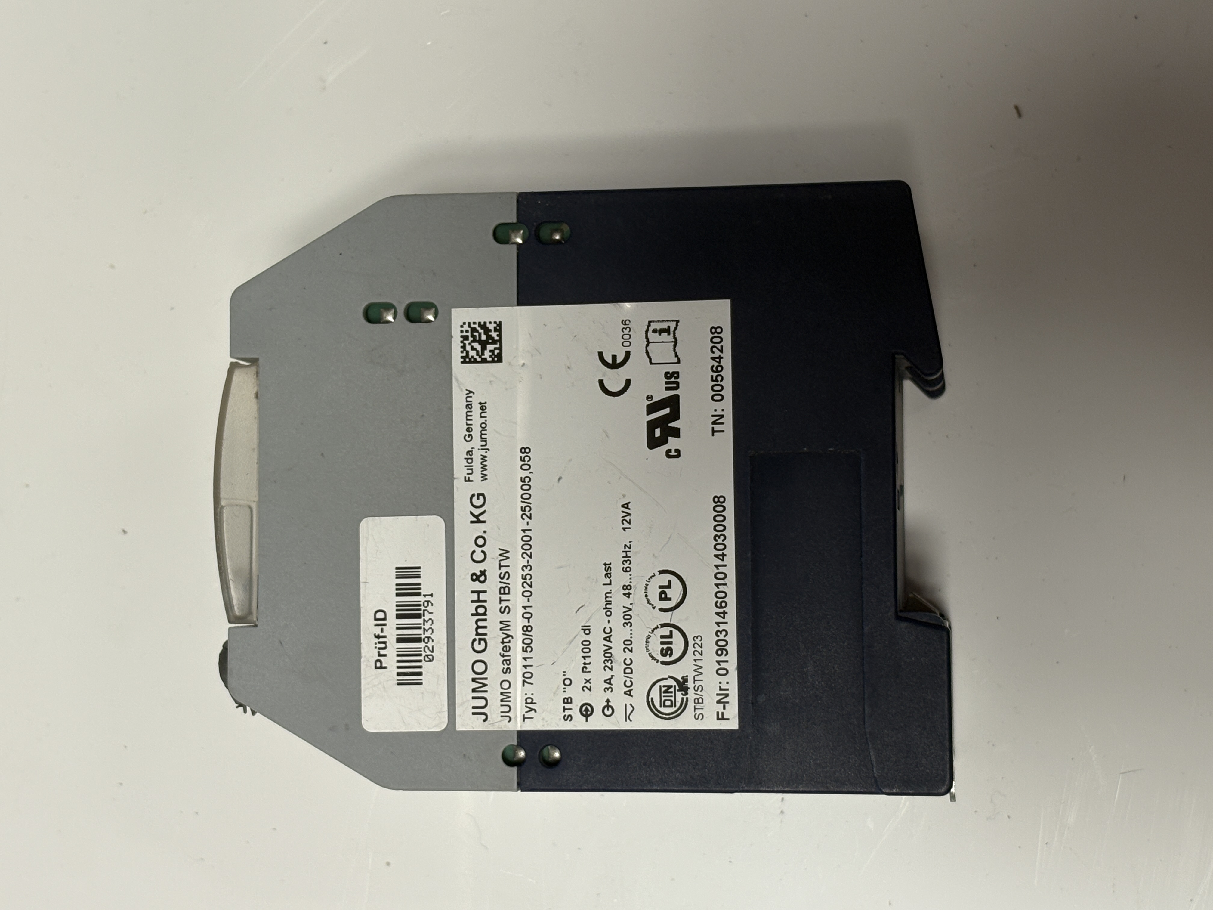 JUMO safetyM STB/STW 701150/8-01-0253-2001-25/005 Safety Temperature Limiter