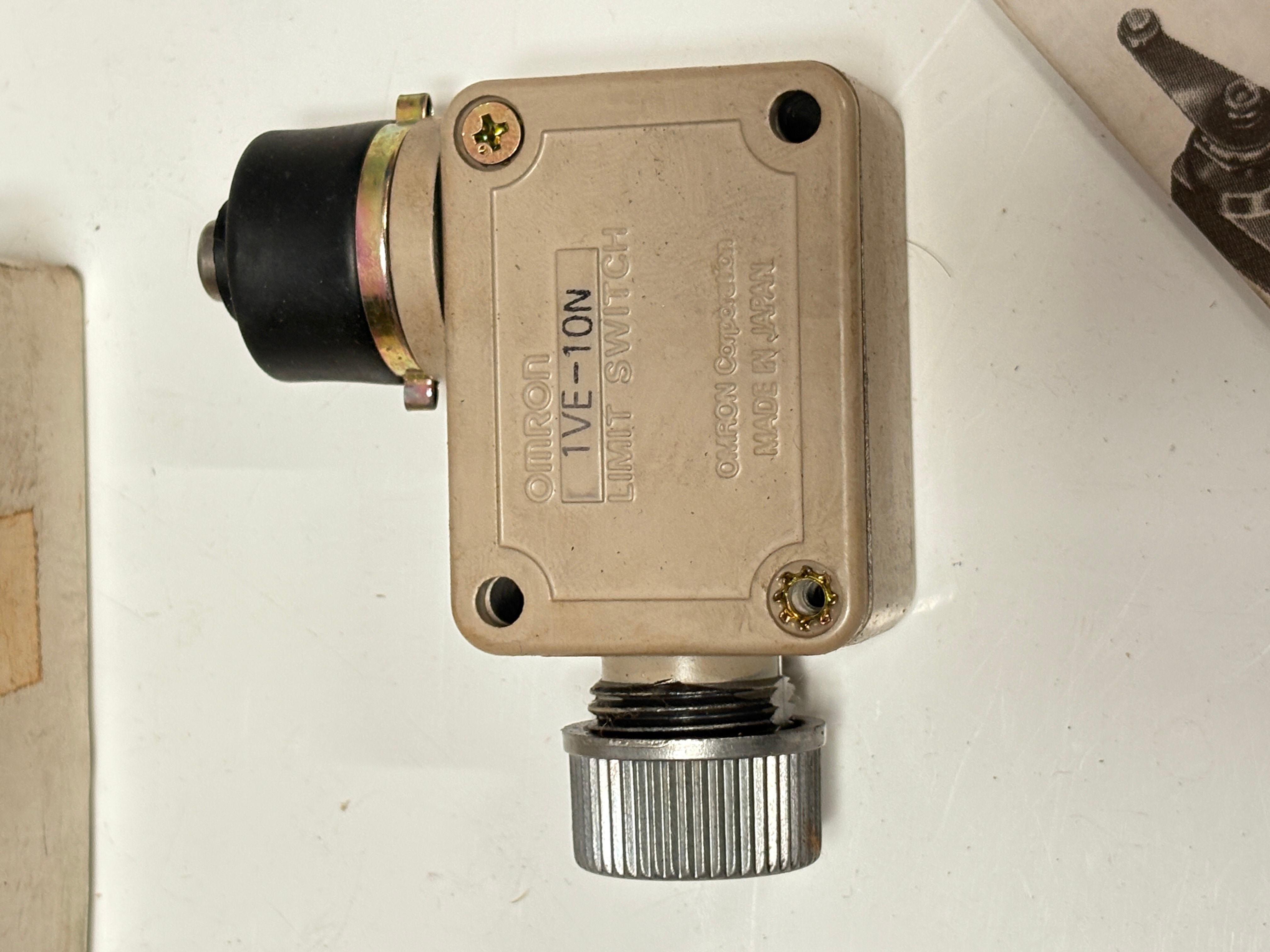 Omron 1VE-10N Limit Switch Compact Seal Switch