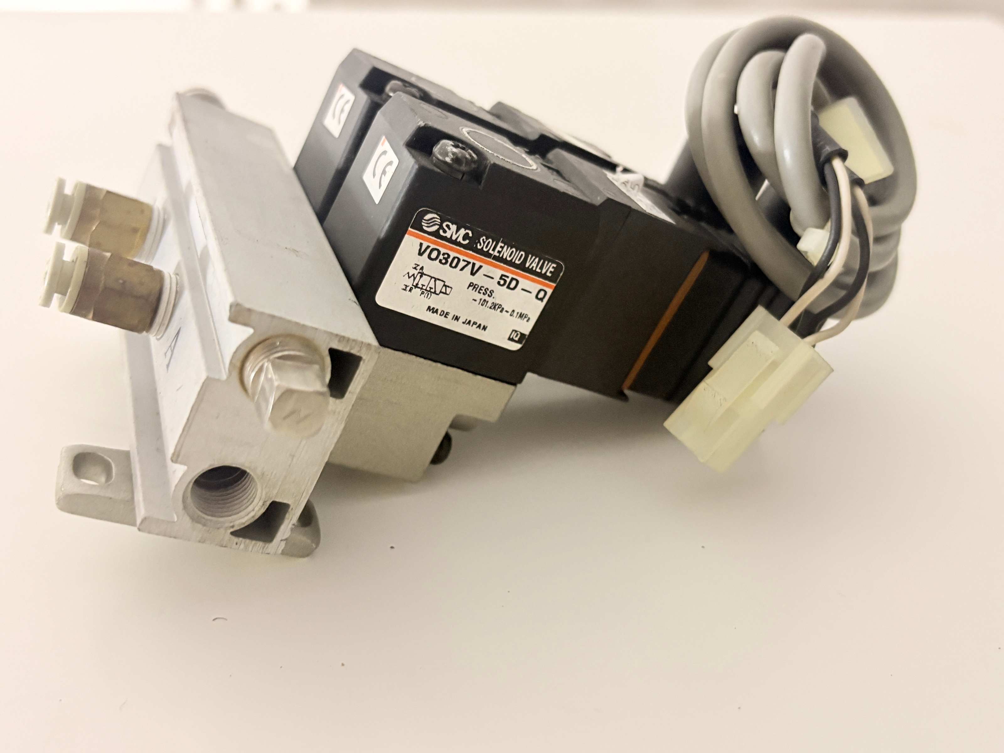 SMC VQ307V-5D-Q Solenoid Valve Manifold Assembly 3