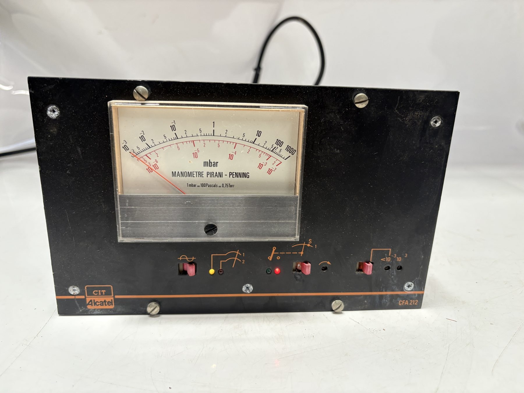 CIT Alcatel CFA 212 Vacuum Pressure Gauge Controller