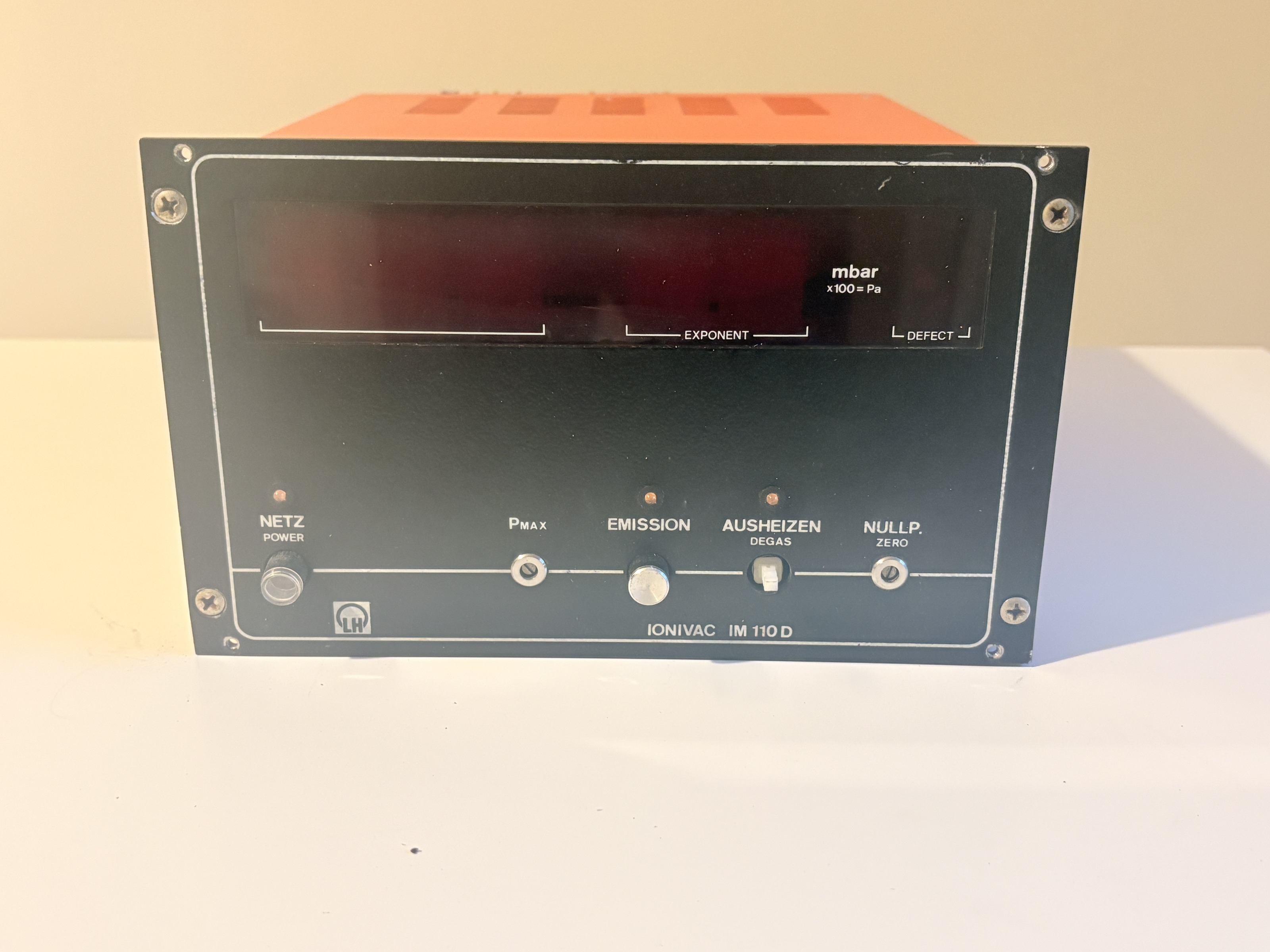 Leybold IM 110 D IONIVAC Vacuum Gauge Controller