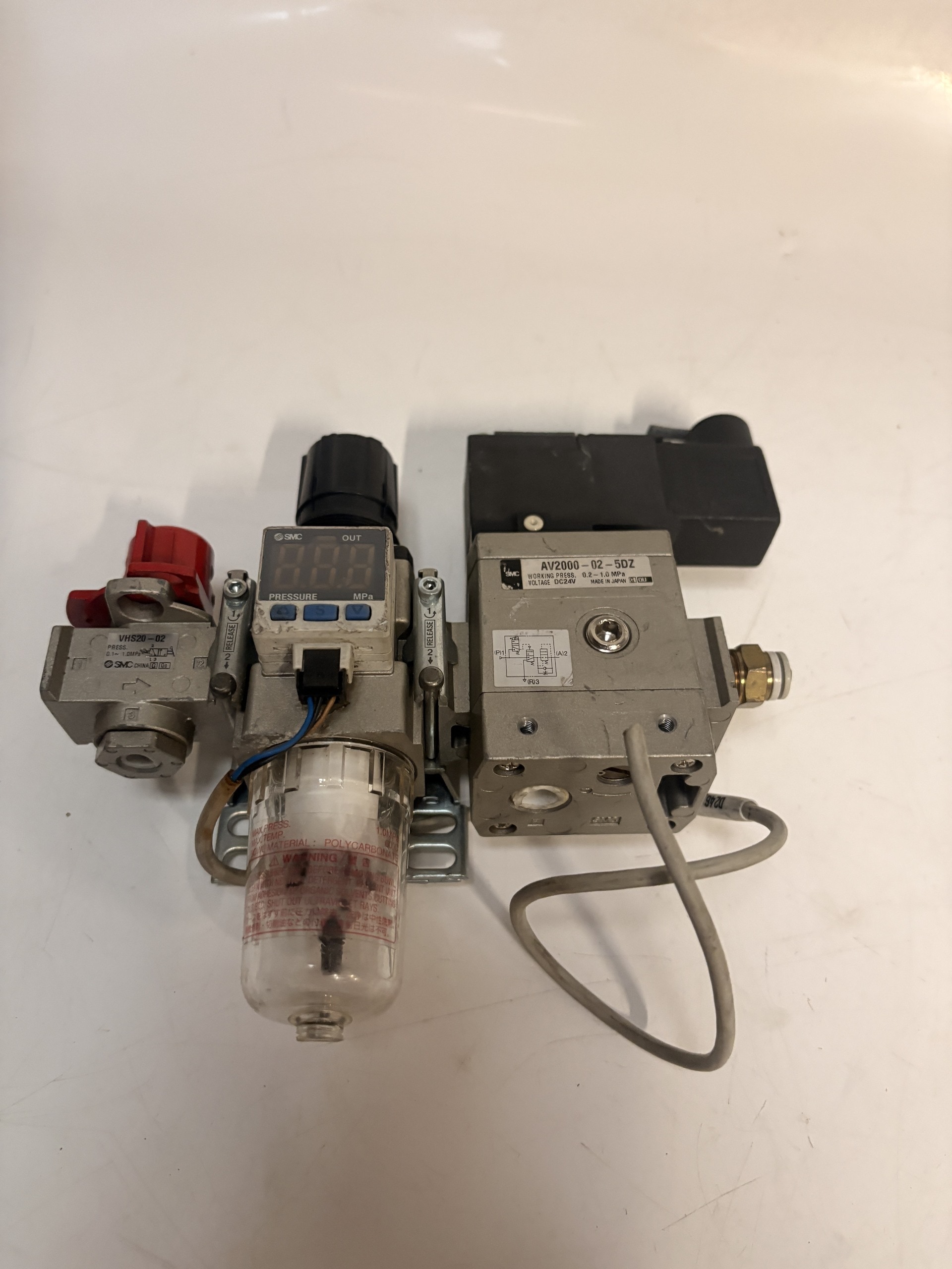 SMC AV2000-02-5DZ 24VDC Soft Start Pneumatic Air Prep Assembly