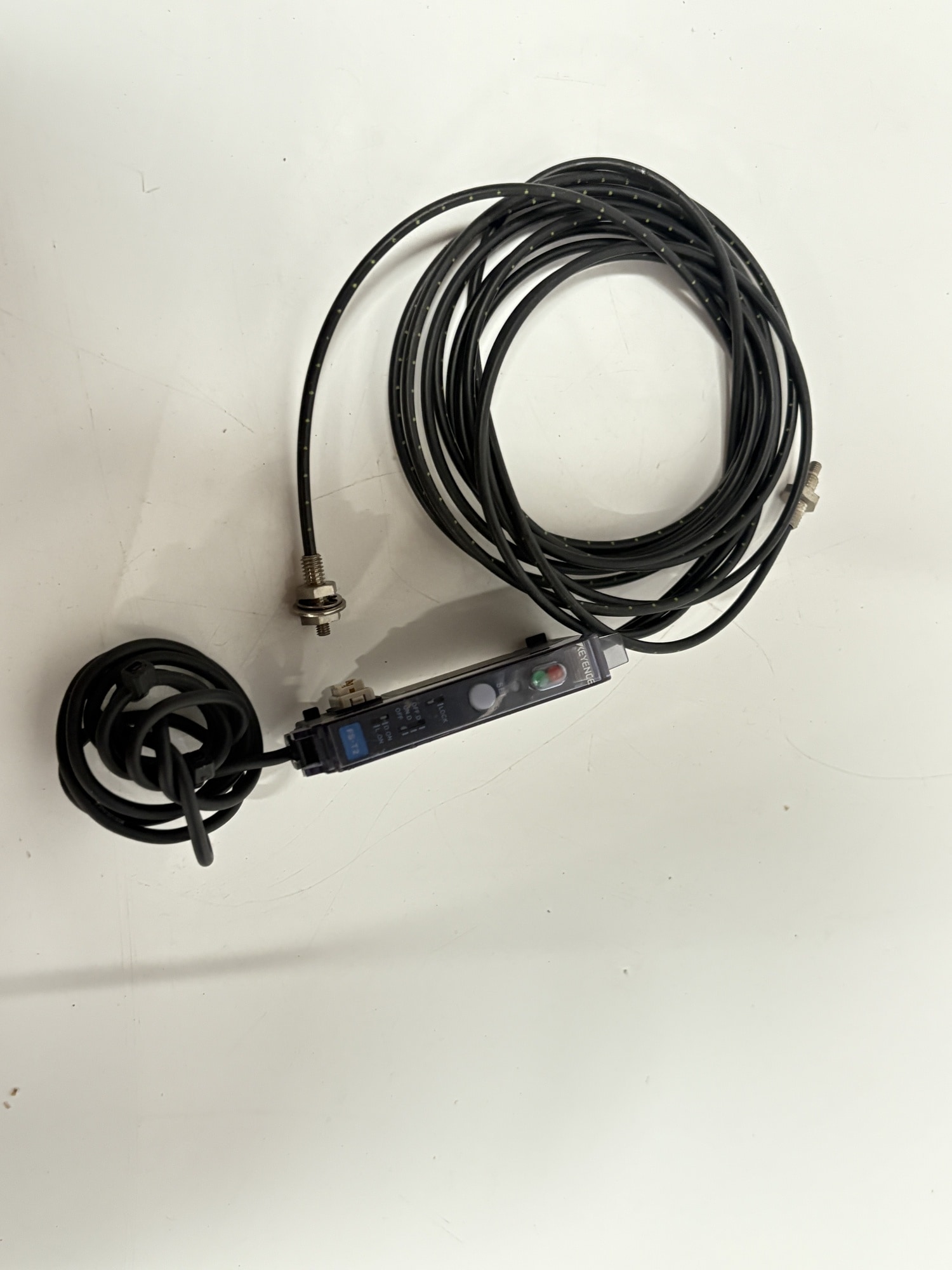 Keyence FS-T2 fibre optic sensor amplifier with connected leads