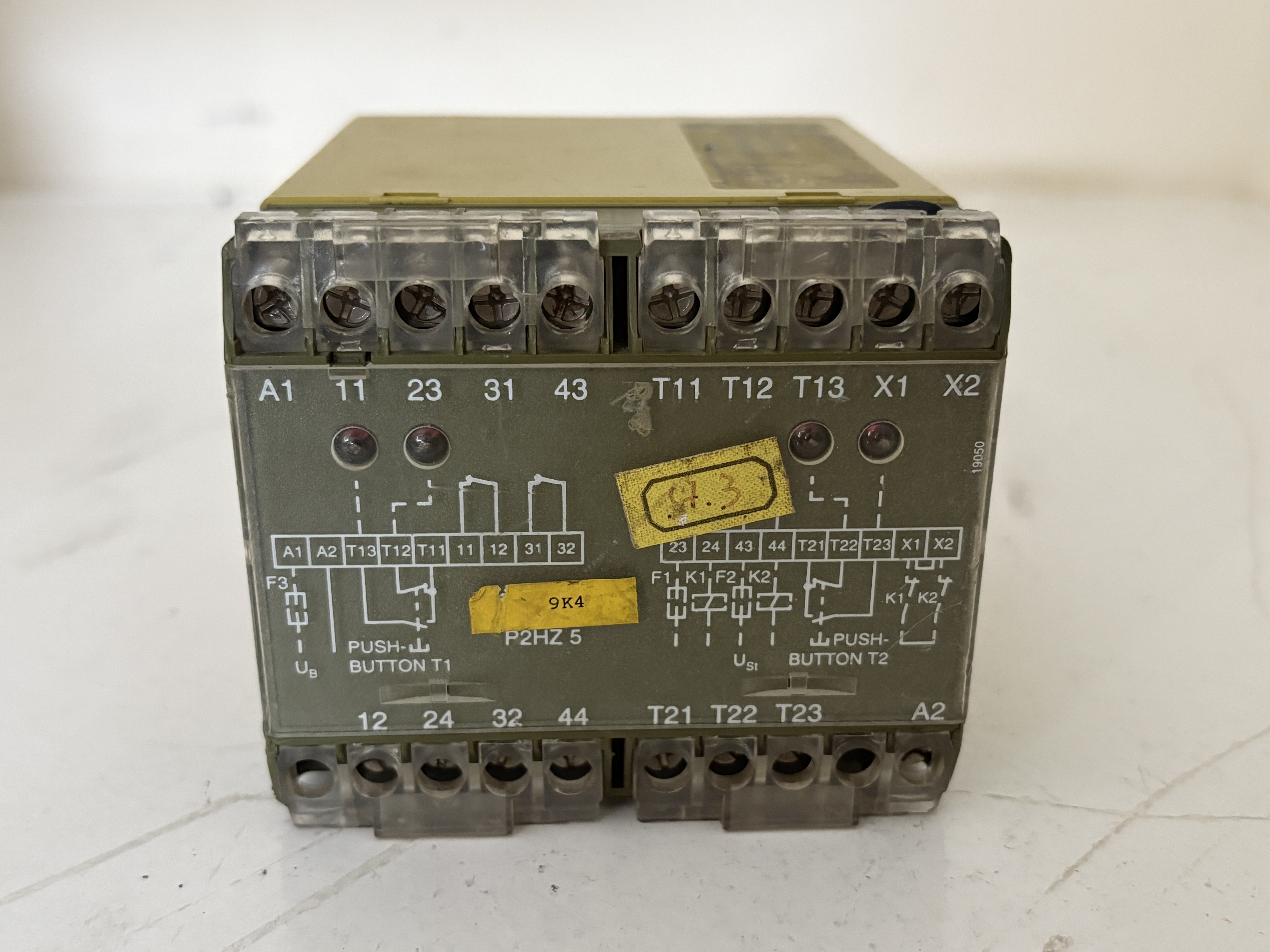 Pilz P2HZ/5 24VDC 2A/2R Two-Hand Safety Relay 474390