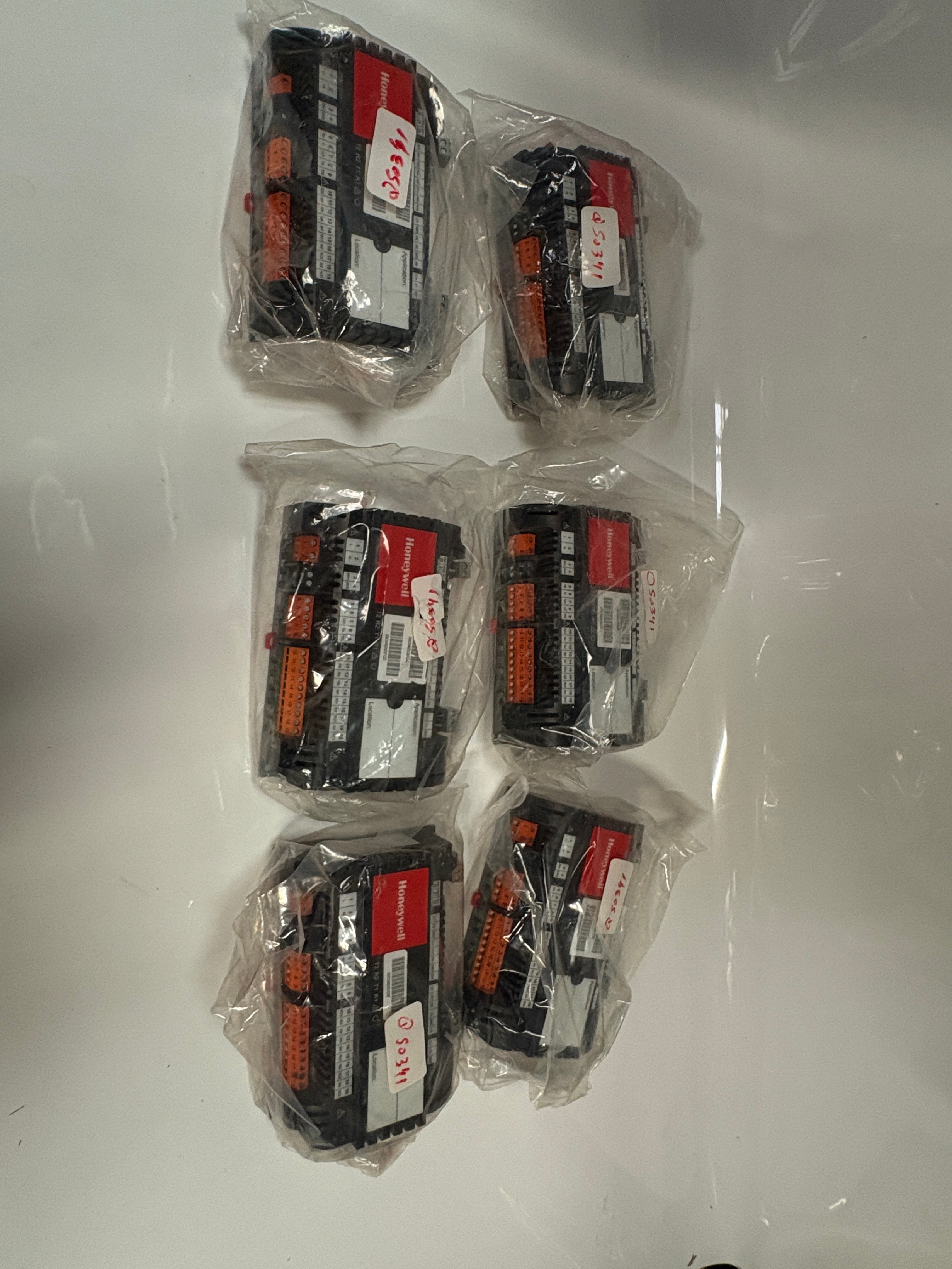 Honeywell CPO-RS4 Plant Controller I/O Module 4AO 4UI 4 Relays 2 Triacs Voltage 24V supply / relay loads up to 220-240V