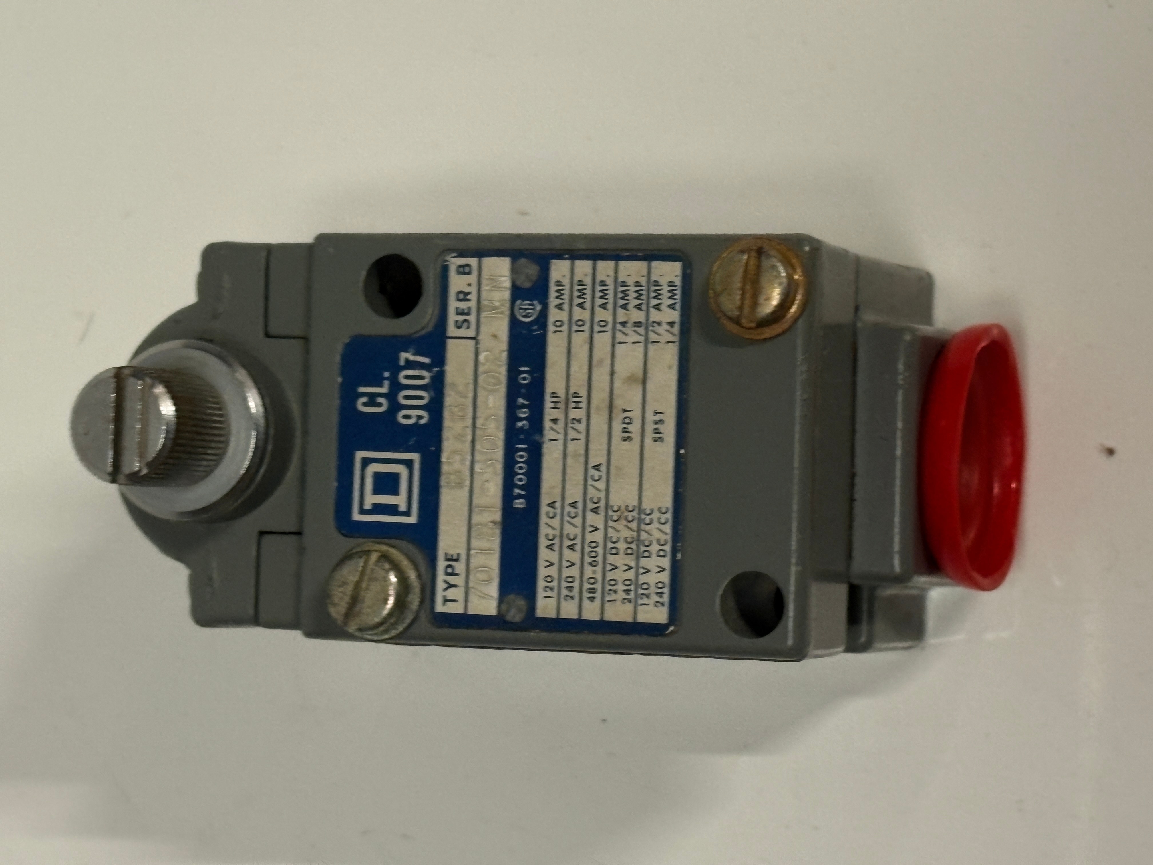 Square D 9007 Type CL Ser B Limit Switch 10A P/N 9007 CL Model Type CL 9007 Ser B Voltage 120/240/480VAC and DC ratings shown