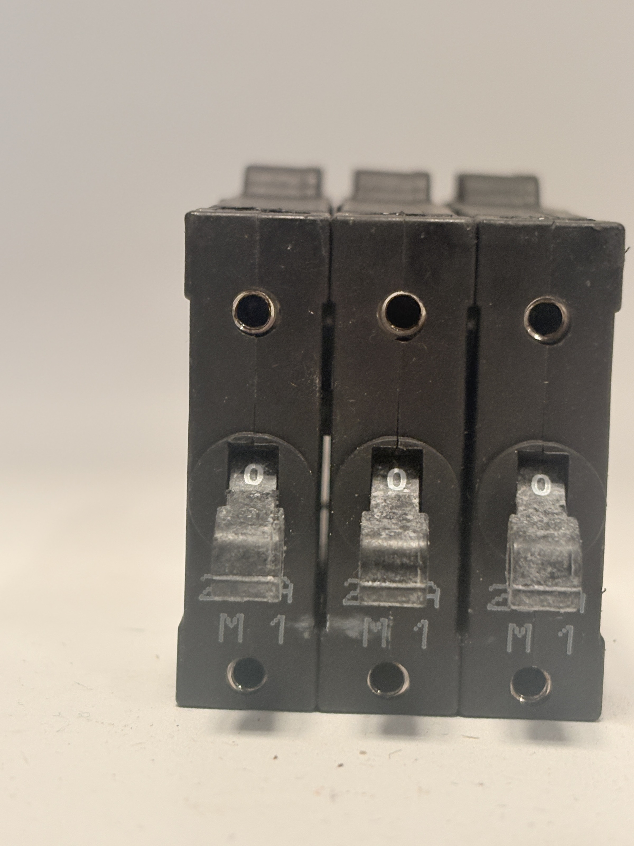 E-T-A 2210-S232-P1M1-H211 25A 3-Pole Circuit Breaker 4
