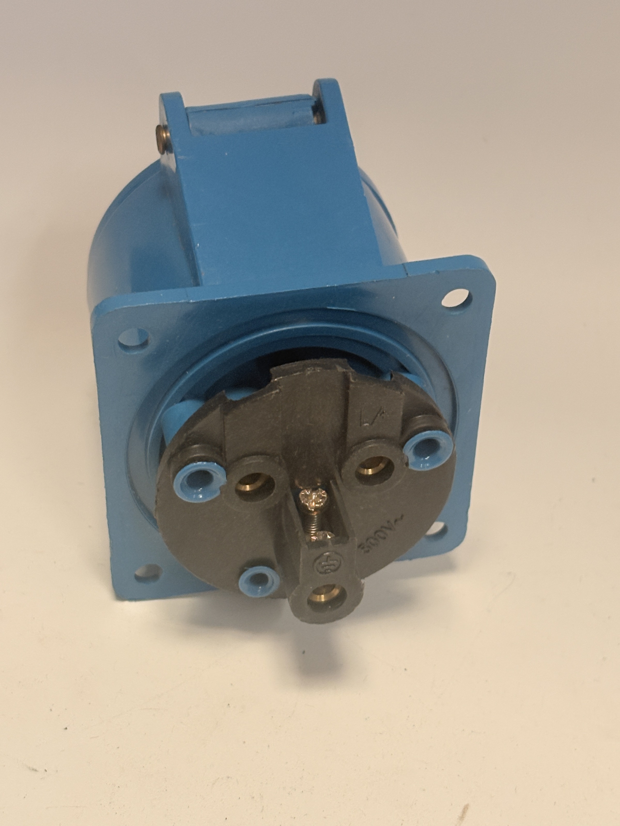 TYP 123 CEE 32A 230V 2P+E IP44 Panel Socket IEC 60309 2