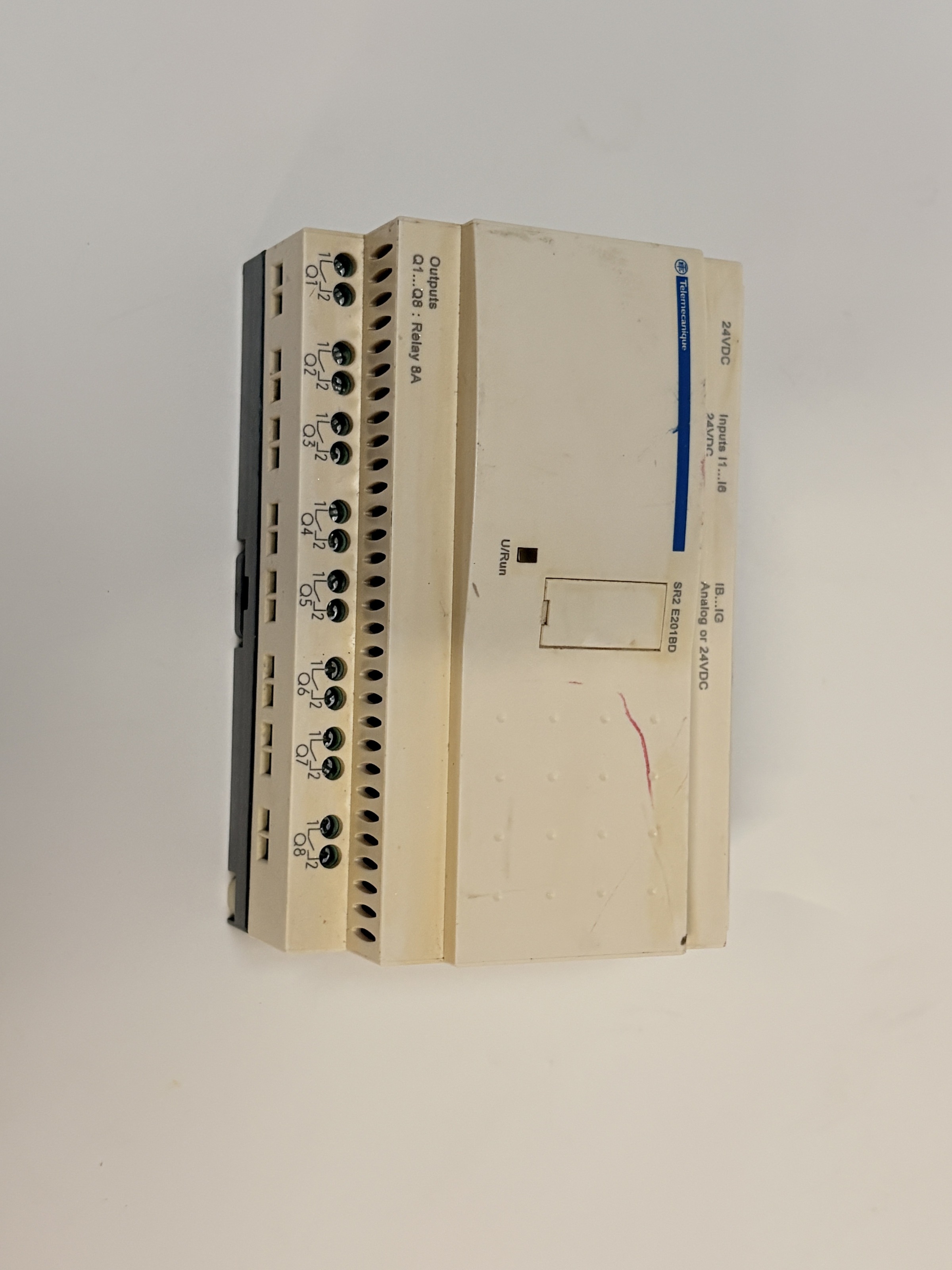 Schneider Electric SR2E201BD Zelio Logic Smart Relay 20 I/O 24V DC