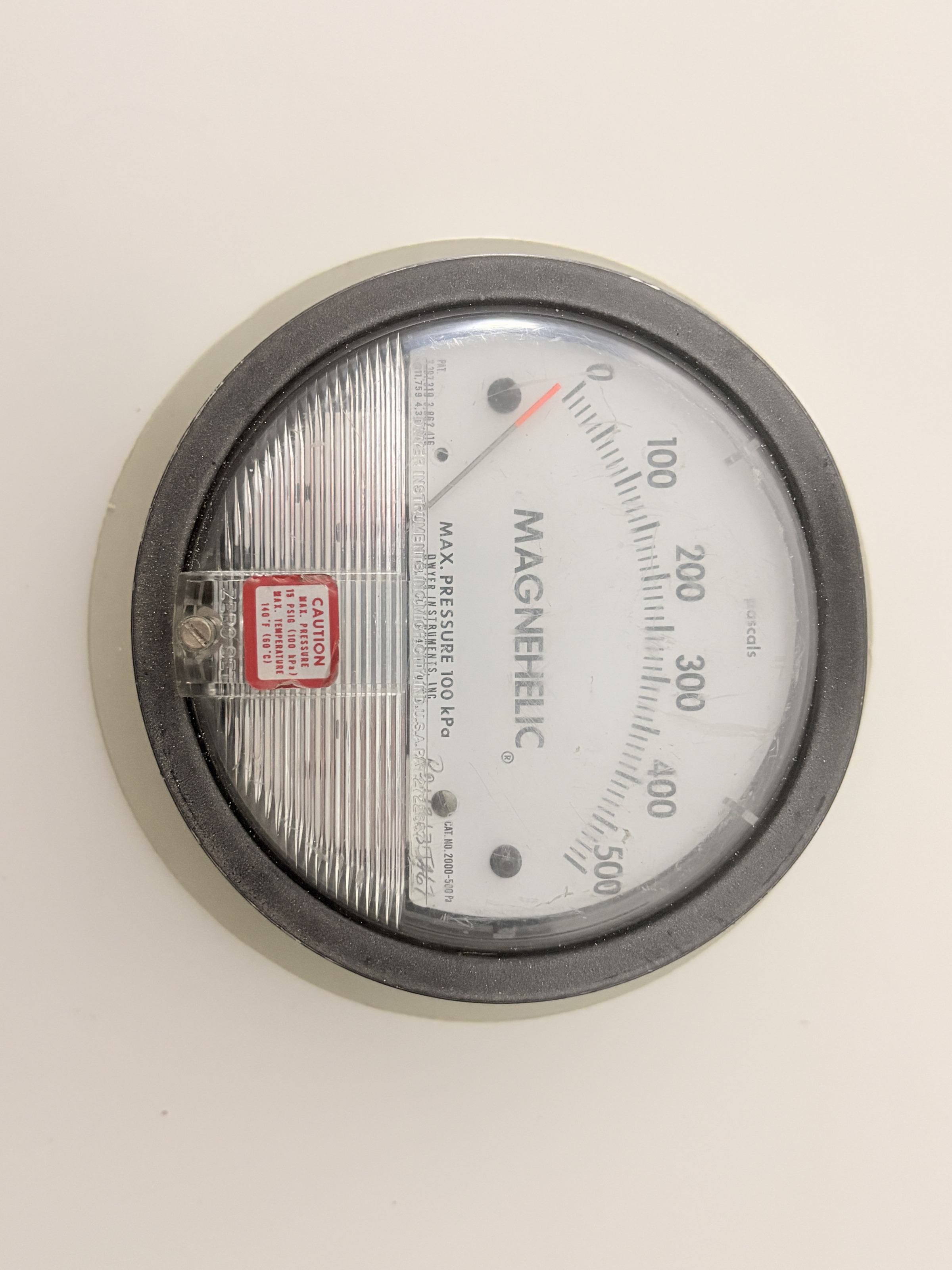 Dwyer Magnehelic 2000-500 PA C Differential Pressure Gauge 0-500 Pa
