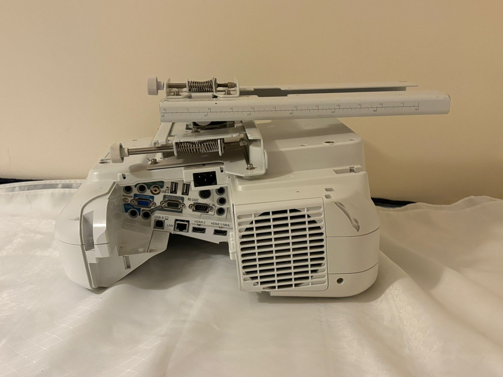 EPSON WXGA LCD Projector EB-1430Wi H665B with Wall Bracket 5
