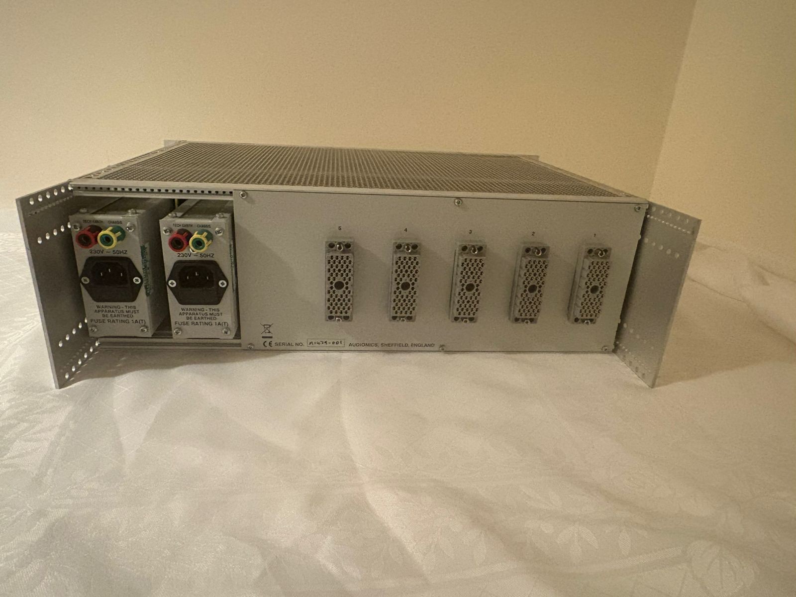 Audionics Stereo Mono Converter S/N M1439001 2