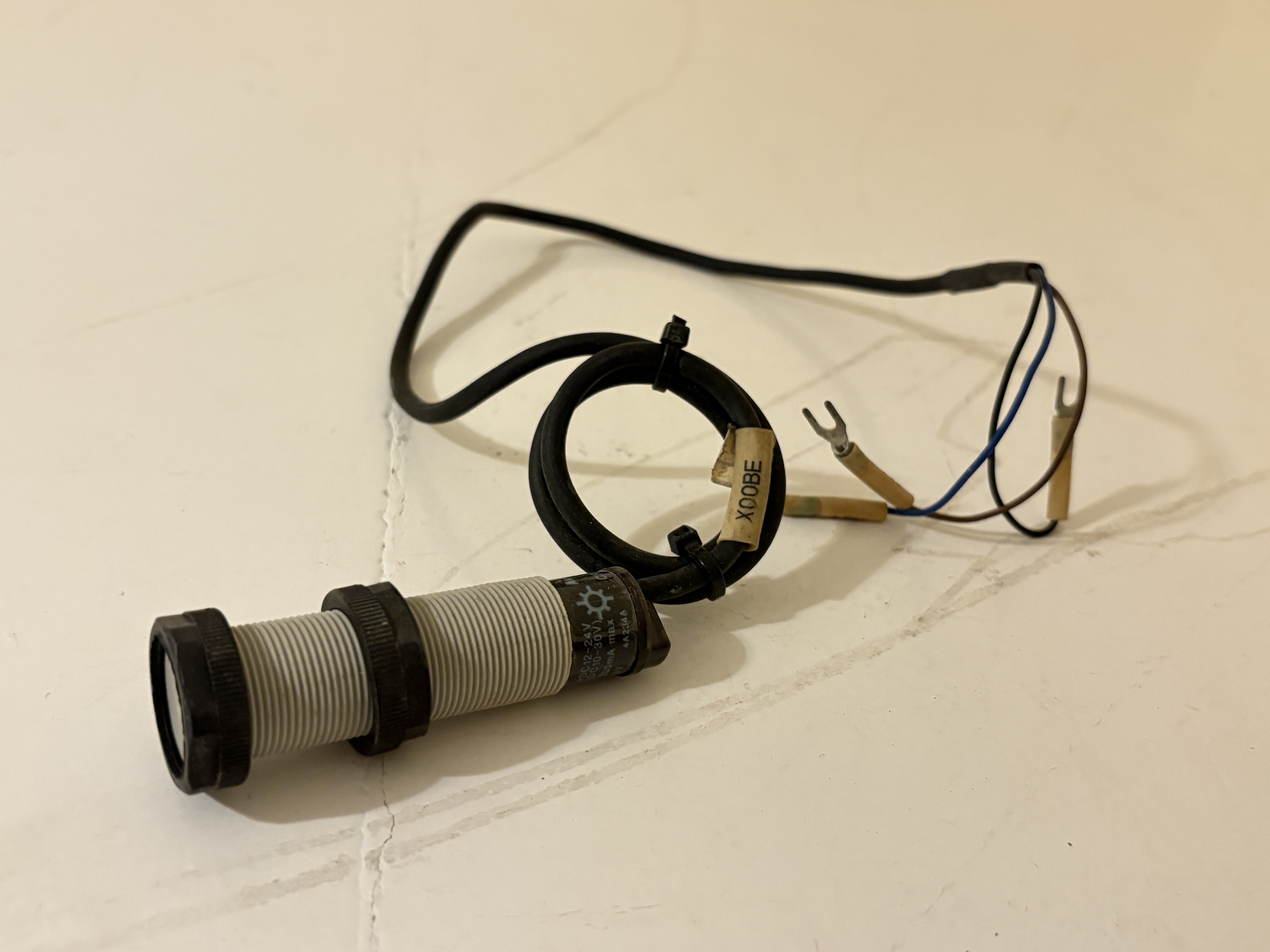 Telemecanique Schneider XUB0B Photoelectric Sensor with Cable